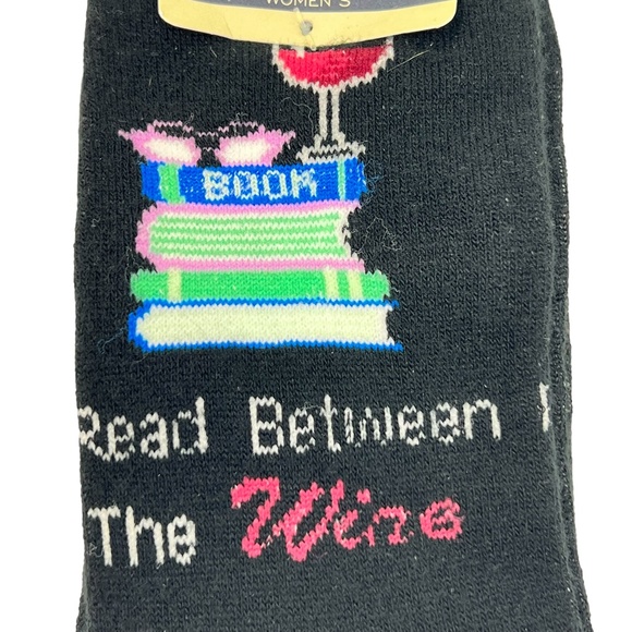 Bass women's "Read Between the Wine" socks - Picture 2 of 4